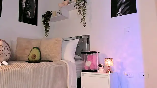 Snapshot of Alissonroses chatting on October 1, 2025, 11:08 pm Alissonroses online show from October 1, 2025, 11:08 pm