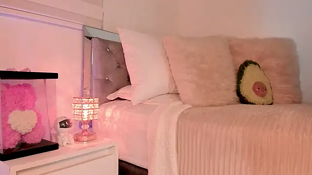 Snapshot of Alissonroses chatting on March 17, 2026, 10:13 pm Alissonroses online show from March 17, 2026, 10:13 pm