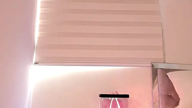 Snapshot of Alissonroses chatting on March 25, 2026, 8:19 pm Alissonroses online show from March 25, 2026, 8:19 pm