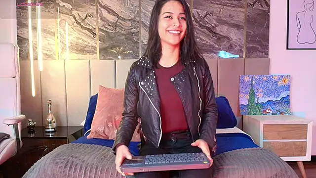 Sienna Blake  online show from March 10, 2026, 7:18 pm