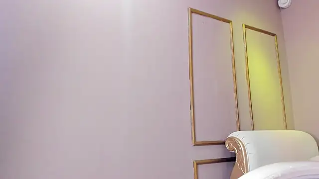 PerlaPreciosa online show from December 3, 2025, 4:13 am