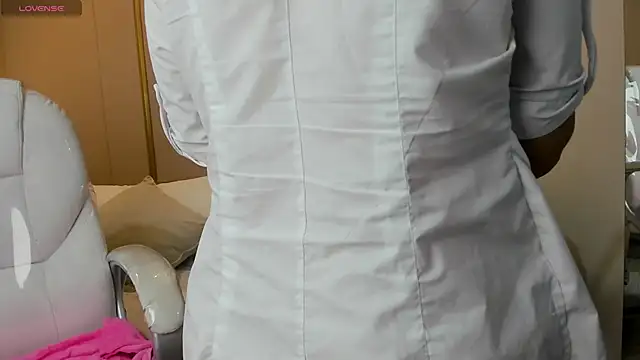 PerlaPreciosa online show from October 15, 2025, 3:38 am