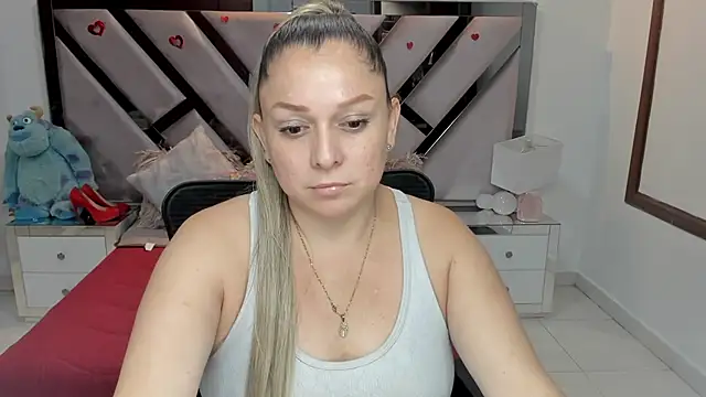 natalia5560 online show from October 16, 2025, 1:08 pm