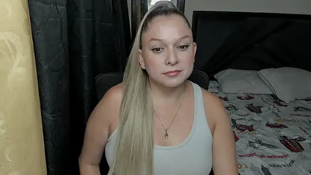 natalia5560 online show from April 7, 2026, 10:33 pm