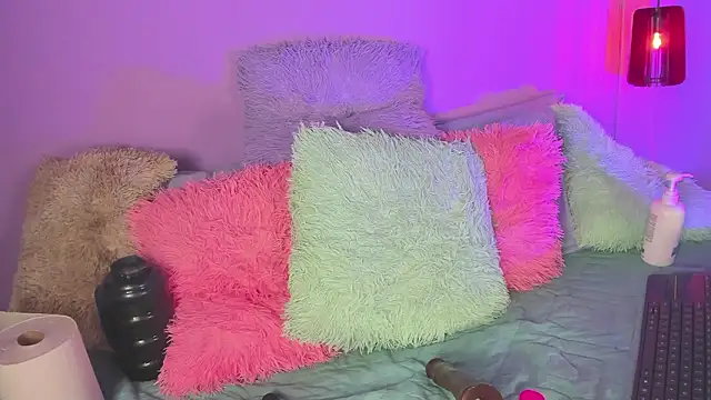 Snapshot of Little_lili19 chatting on February 20, 2026, 9:39 pm Little lili19 online show from February 20, 2026, 9:39 pm