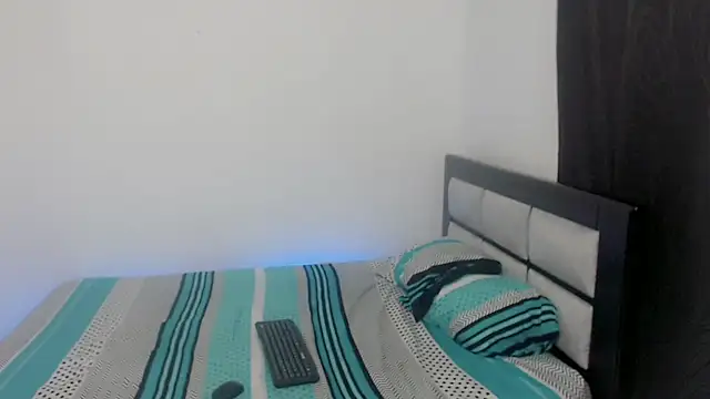 heueujej online show from October 19, 2025, 6:27 am