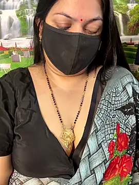 FlatVincy4 online show from November 13, 2025, 4:49 am