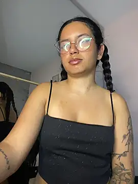 Snapshot of Rosita_forever_ chatting on June 11, 2026, 12:32 am Rosita forever online show from June 11, 2026, 12:32 am
