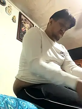 Snapshot of manolo666hot chatting on November 21, 2025, 7:35 pm manolo666hot online show from November 21, 2025, 7:35 pm