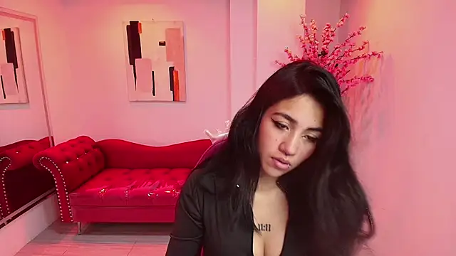 Snapshot of Leia_queens chatting on February 25, 2025, 11:10 am Leia queens online show from February 25, 2025, 11:10 am