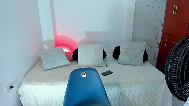 martina roldam online show from May 10, 2026, 1:20 am