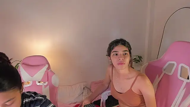 martina roldam online show from September 26, 2025, 2:40 am