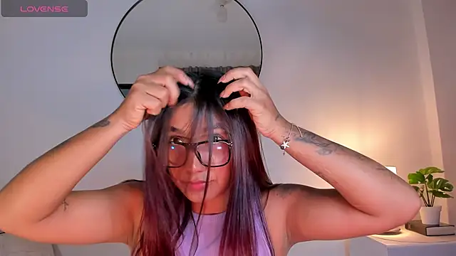 martina roldam online show from February 25, 2025, 11:43 am