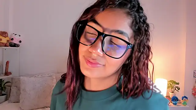 martina roldam online show from March 18, 2025, 3:45 am