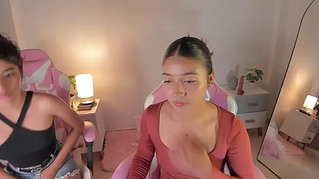 martina roldam online show from September 25, 2025, 2:28 am