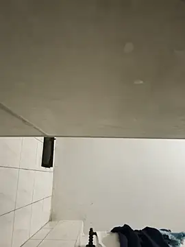 Snapshot of GildanK18 chatting on October 25, 2025, 2:50 pm GildanK18 online show from October 25, 2025, 2:50 pm