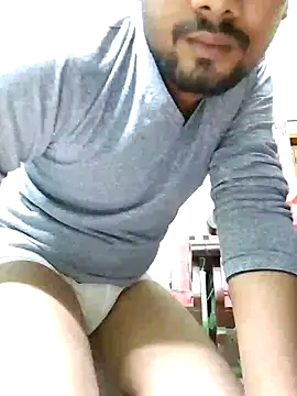 Snapshot of GildanK18 chatting on January 26, 2025, 5:44 pm GildanK18 online show from January 26, 2025, 5:44 pm