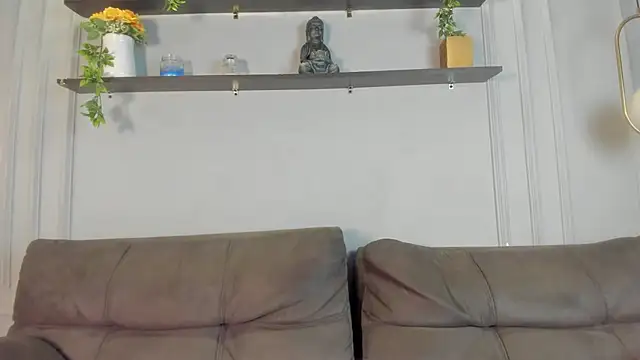 Abril jones10 online show from October 31, 2025, 8:33 am