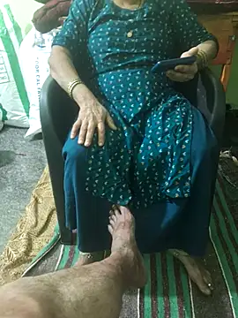 Snapshot of sivani_asha chatting on March 3, 2025, 1:01 pm sivani asha online show from March 3, 2025, 1:01 pm