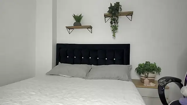 Snapshot of naughty_1girl chatting on October 26, 2025, 5:24 pm naughty 1girl online show from October 26, 2025, 5:24 pm