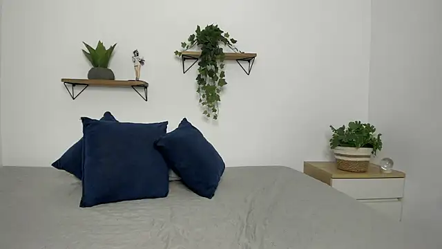 naughty 1girl online show from April 13, 2026, 10:58 pm