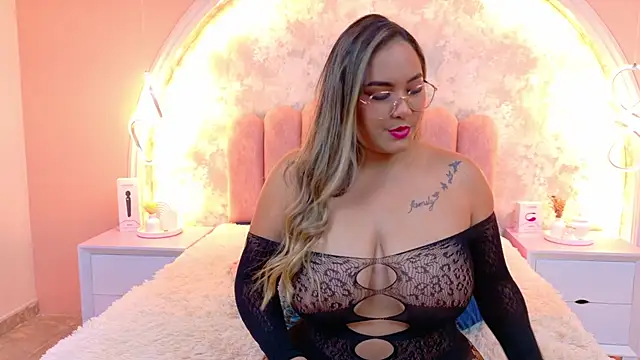 Snapshot of MiaLaurents chatting on January 18, 2026, 4:38 am MiaLaurents online show from January 18, 2026, 4:38 am