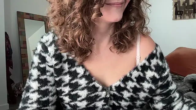 leahsparkles online show from November 24, 2025, 3:01 pm