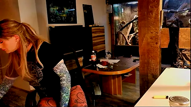 DYasmin69 online show from October 24, 2025, 7:13 pm