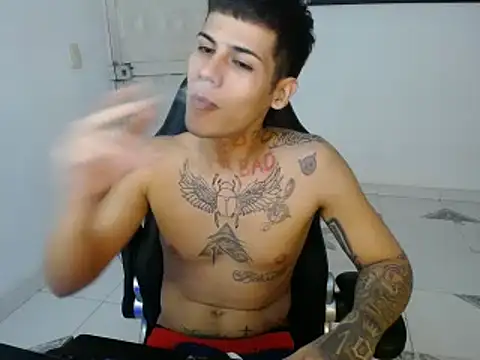 Snapshot of Clyde019 chatting on January 9, 2025, 10:20 pm Clyde019 online show from January 9, 2025, 10:20 pm