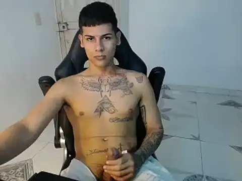 Snapshot of Clyde019 chatting on January 30, 2025, 9:58 pm Clyde019 online show from January 30, 2025, 9:58 pm