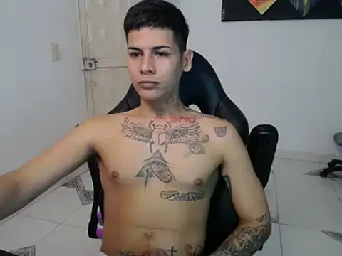 Snapshot of Clyde019 chatting on February 17, 2025, 4:06 pm Clyde019 online show from February 17, 2025, 4:06 pm