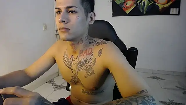 Snapshot of Clyde019 chatting on February 21, 2025, 12:38 am Clyde019 online show from February 21, 2025, 12:38 am