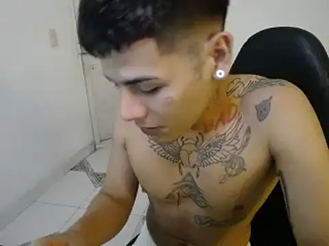 Snapshot of Clyde019 chatting on January 21, 2025, 7:15 am Clyde019 online show from January 21, 2025, 7:15 am