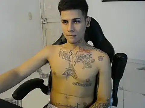 Snapshot of Clyde019 chatting on February 14, 2025, 8:48 pm Clyde019 online show from February 14, 2025, 8:48 pm