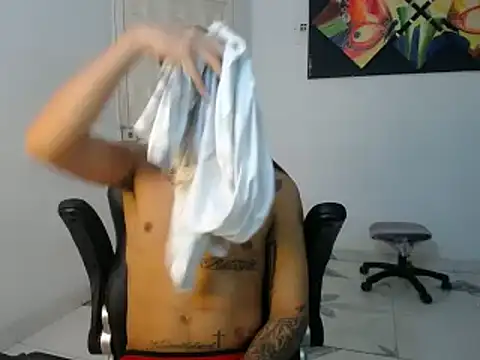 Snapshot of Clyde019 chatting on February 6, 2025, 10:10 pm Clyde019 online show from February 6, 2025, 10:10 pm