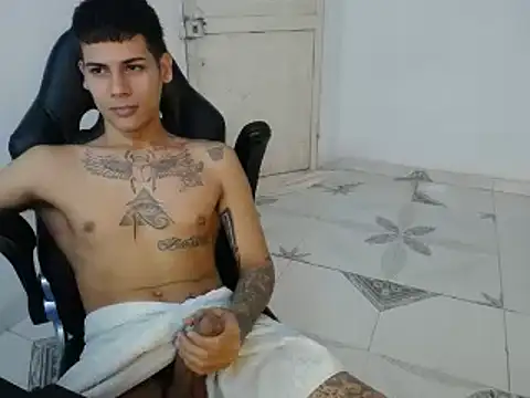 Snapshot of Clyde019 chatting on January 10, 2025, 7:11 pm Clyde019 online show from January 10, 2025, 7:11 pm