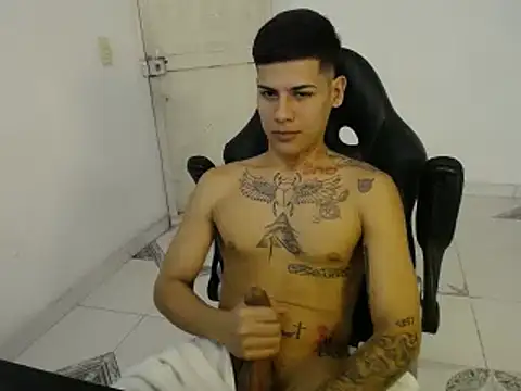 Snapshot of Clyde019 chatting on January 18, 2025, 3:27 pm Clyde019 online show from January 18, 2025, 3:27 pm