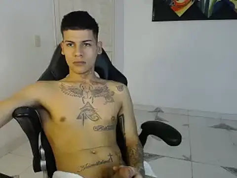 Snapshot of Clyde019 chatting on February 10, 2025, 5:41 pm Clyde019 online show from February 10, 2025, 5:41 pm