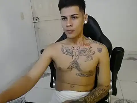 Snapshot of Clyde019 chatting on January 21, 2025, 4:10 am Clyde019 online show from January 21, 2025, 4:10 am