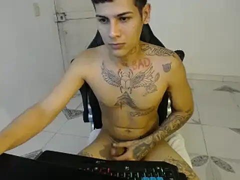 Snapshot of Clyde019 chatting on January 14, 2025, 11:31 am Clyde019 online show from January 14, 2025, 11:31 am