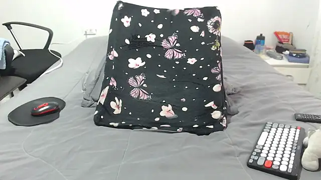 Snapshot of Girlhornyx chatting on October 21, 2025, 7:35 pm Girlhornyx online show from October 21, 2025, 7:35 pm