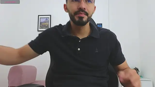 Massimoo 07 online show from December 18, 2025, 4:33 pm