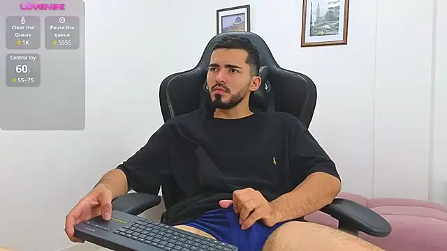 Massimoo 07 online show from February 19, 2025, 7:37 pm