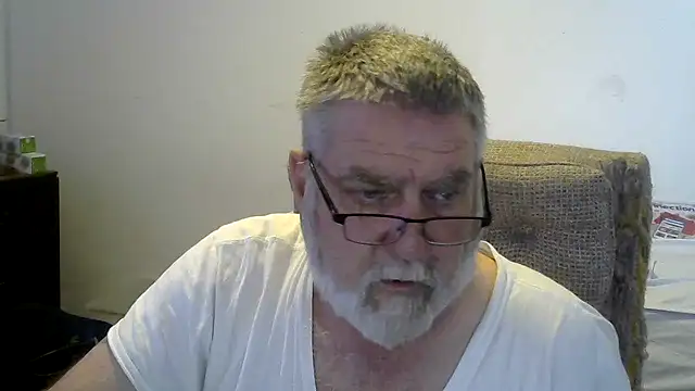 Snapshot of viejo_oso chatting on November 5, 2025, 7:06 pm viejo oso online show from November 5, 2025, 7:06 pm