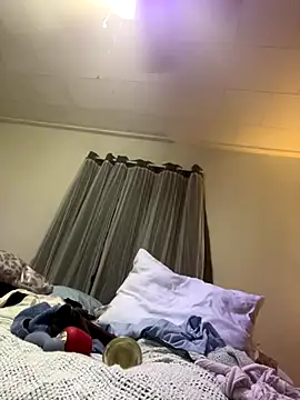 Luciouslouise72xh online show from October 2, 2025, 1:20 am