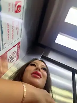 Snapshot of AndreaMood chatting on February 16, 2026, 2:21 am AndreaMood online show from February 16, 2026, 2:21 am