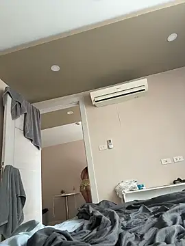 Snapshot of AndreaMood chatting on February 13, 2026, 2:44 am AndreaMood online show from February 13, 2026, 2:44 am