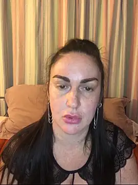 BELLAMORGANE1 online show from April 6, 2026, 1:12 pm