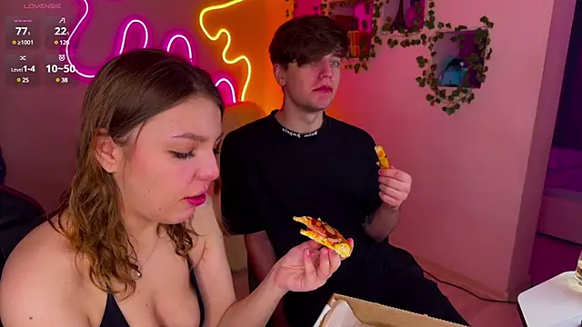 RobertAndLinela online show from February 19, 2025, 7:37 pm