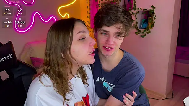 RobertAndLinela online show from February 12, 2025, 10:15 pm